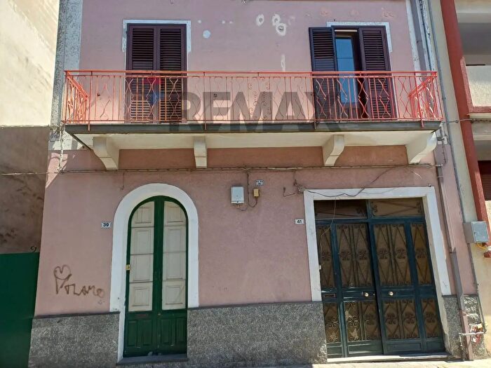 Casa con 10 locali in vendita in Cesare Battisti, Fiumefreddo Di Sicilia