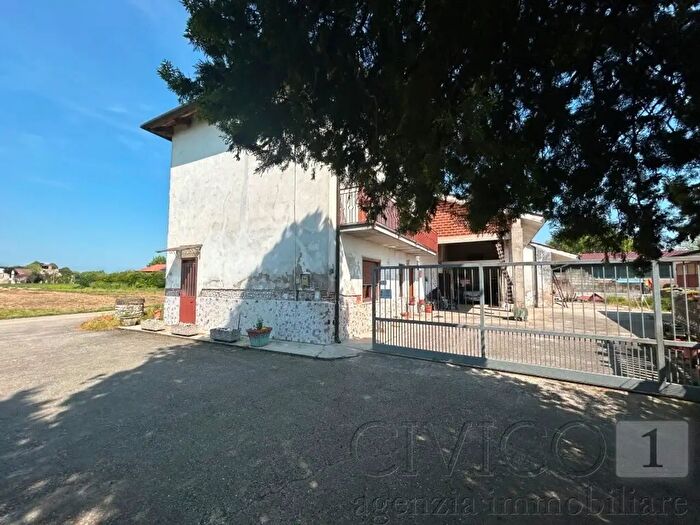 Case in Vendita e in Affitto - 2