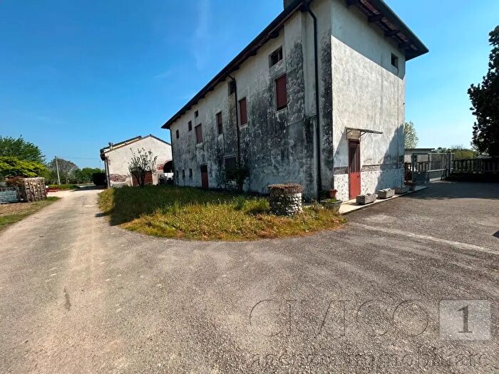 Casa con 7 locali in vendita in Via Spine, Monticello Conte Otto
