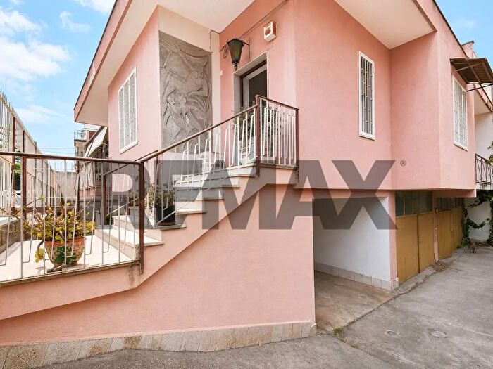 Casa trilocale in vendita in Via Ota, Catania