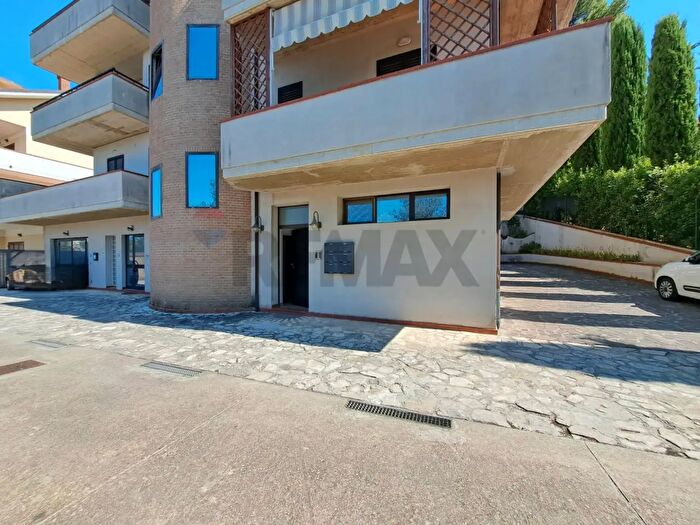 Appartamento quadrilocale in vendita in Via dei Frentani, Chieti