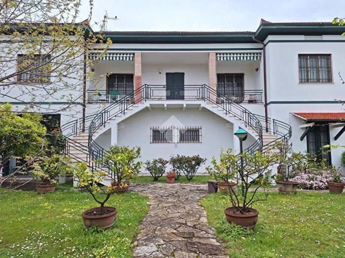 Casa con 12 locali in vendita in Via Amedeo, Vecchiano