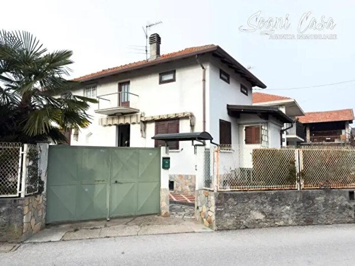 Casa con 5 locali in vendita in Via Croce, Borgomanero