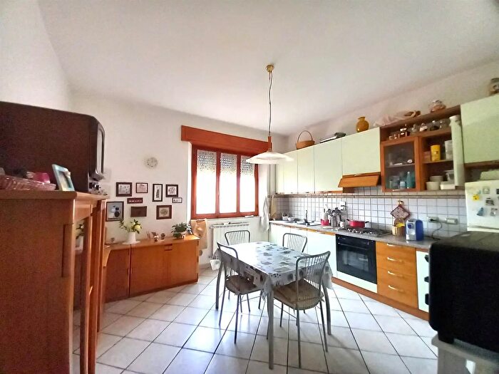 Appartamento con 6 locali in vendita in Cecina