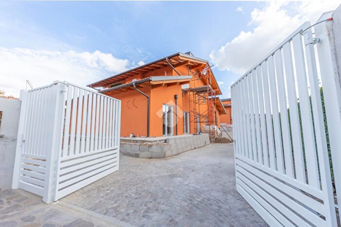 Casa trilocale in vendita in Piazza Palmiro Togliatti, Marino