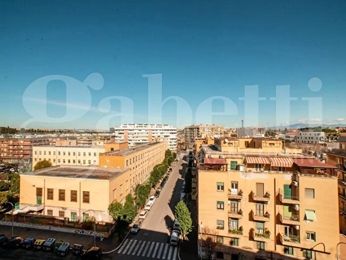 Appartamento trilocale in vendita in Via Giovanni Pittaluga, Roma