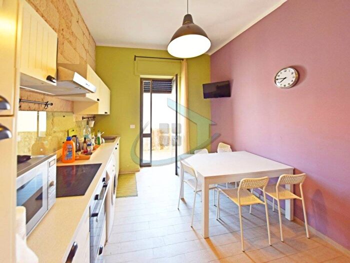 Appartamento trilocale in affitto in Centro, Salve