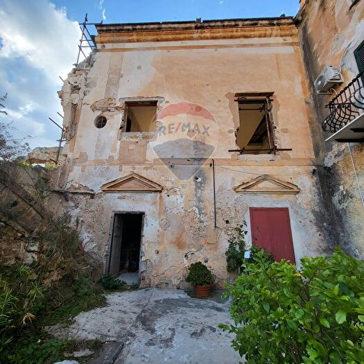 Appartamento con 6 locali in vendita in Via della Conceria, Palermo