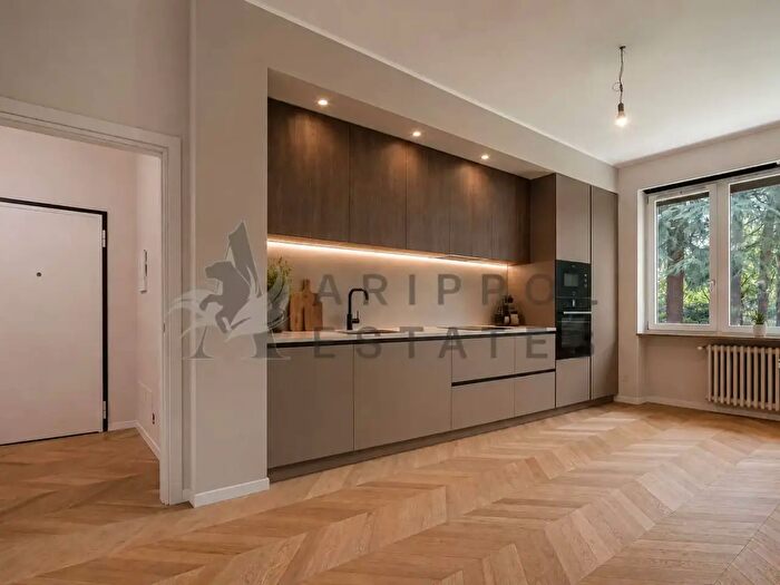 Appartamento trilocale in affitto in Via di Porta Tenaglia, Milano