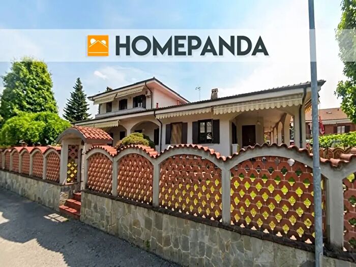 Casa con 15 locali in vendita in Via Gioacchino Rossini, La Loggia