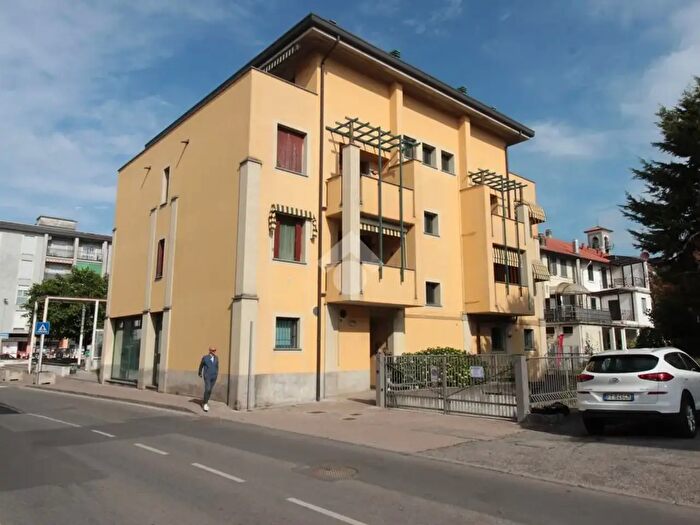Appartamento trilocale in vendita in Via Santuario, Ornago