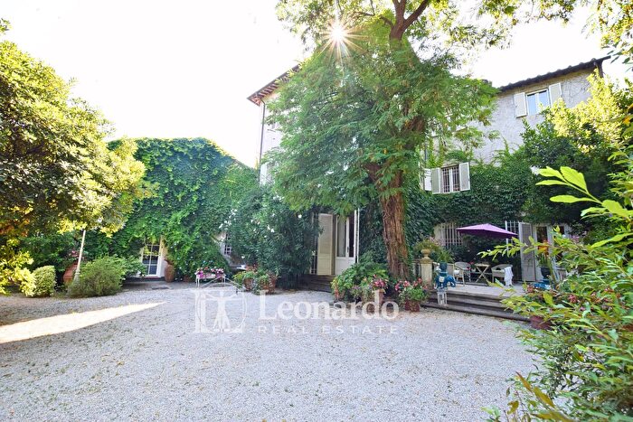 Casa con 17 locali in vendita in Piazza Repubblica, Vicopisano