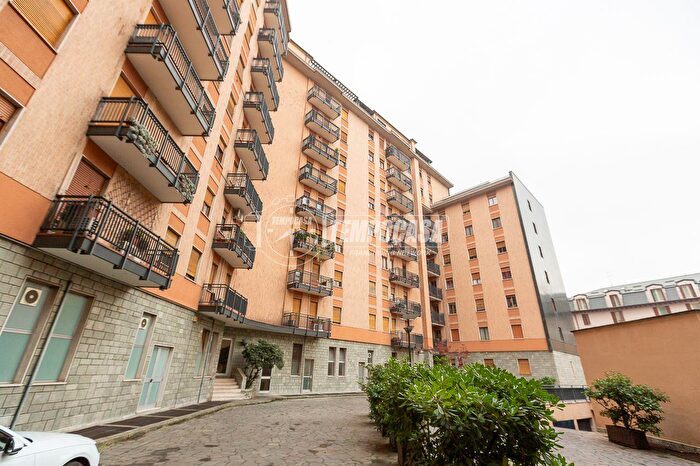 Case in Vendita e in Affitto - 3