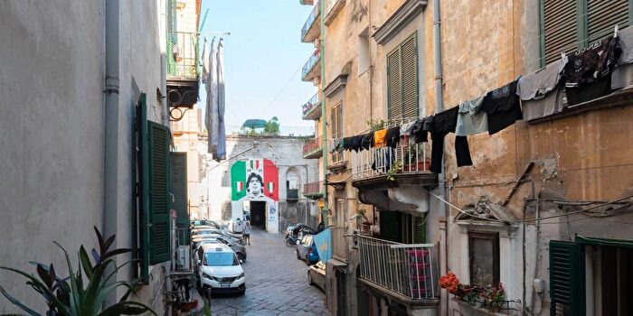 Appartamento con 5 locali in vendita in Salita SantAntonio a Tarsia Napoli, Napoli