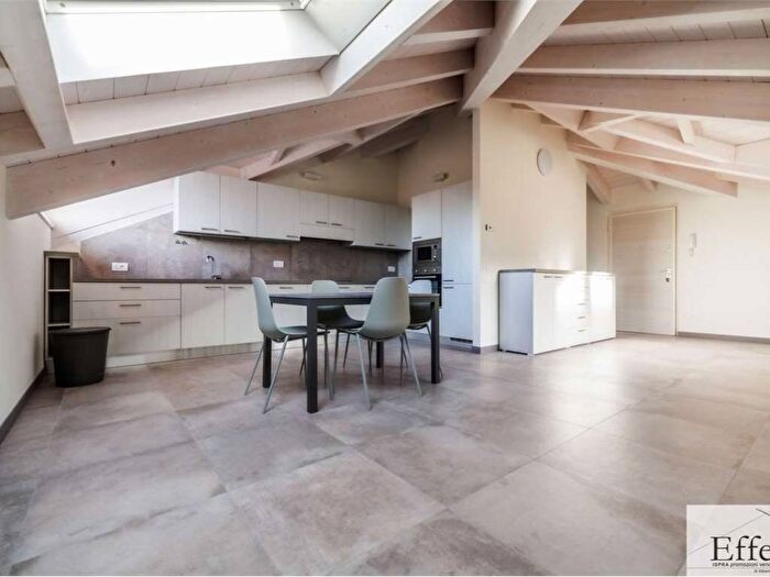 Casa quadrilocale in affitto in Via Piave, Centro, Ispra