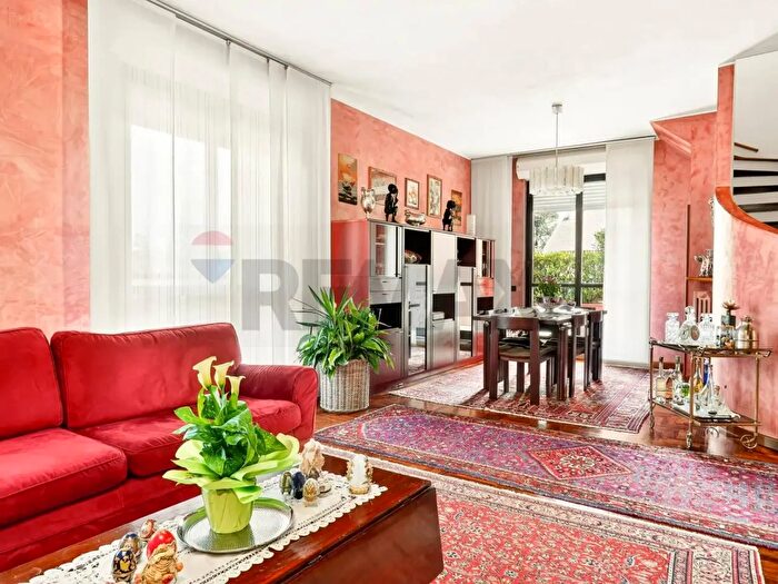 Appartamento con 5 locali in vendita in Via Liguria, Legnano