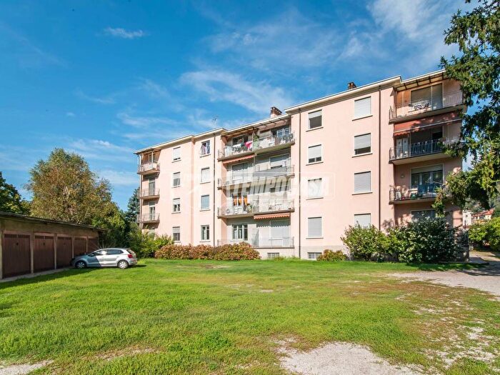 Appartamento trilocale in vendita in Statale per Lecco, Lora, Como