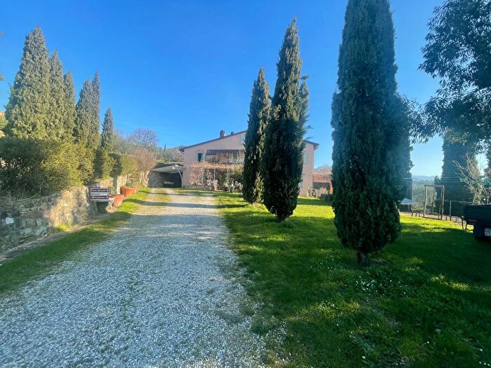 Casa con 12 locali in vendita in Via dei Bertolotti, Lucca