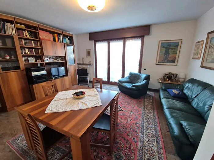 Appartamento trilocale in vendita in Via Chioda, Verona
