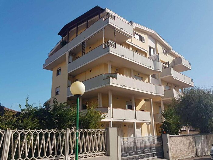 Appartamento trilocale in affitto in Via Monte Corvo, Ospedale, Pescara