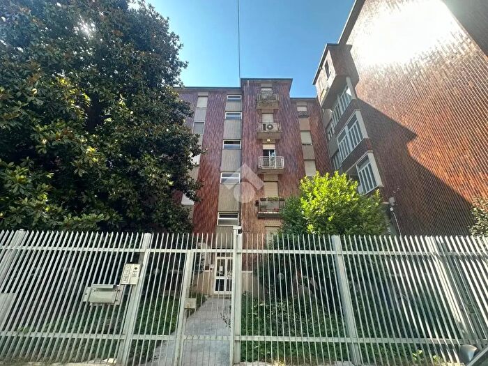 Appartamento trilocale in vendita in Via Privata Meina, Milano