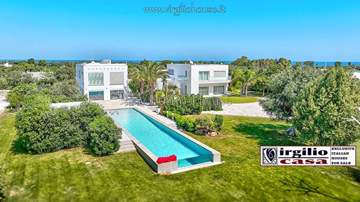 Casa con 15 locali in vendita in Via Traiana Monopoli, Monopoli