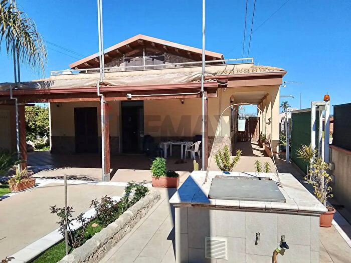 Casa con 6 locali in vendita in Vittoria