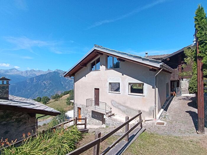 Casa con 5 locali in vendita in Sommarese, Emarese