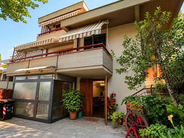 Casa con 8 locali in vendita in Bagno A Ripoli