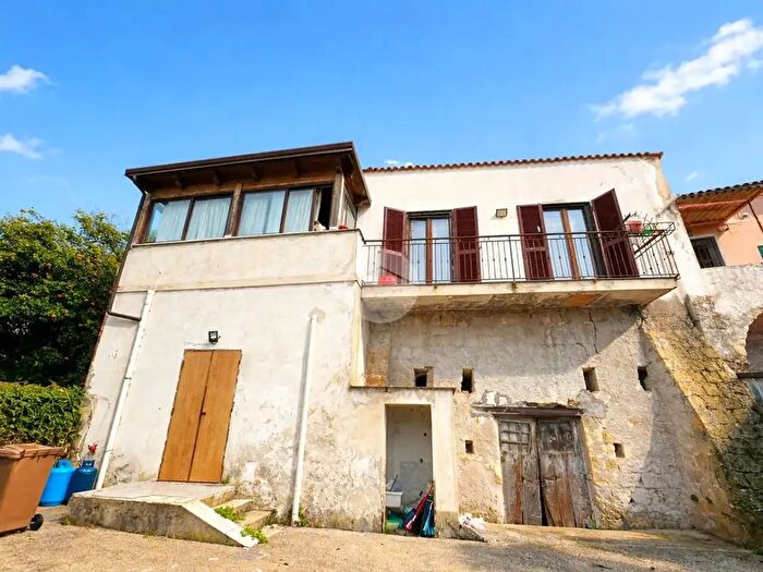 Appartamento trilocale in vendita in Via Cuma, Bacoli