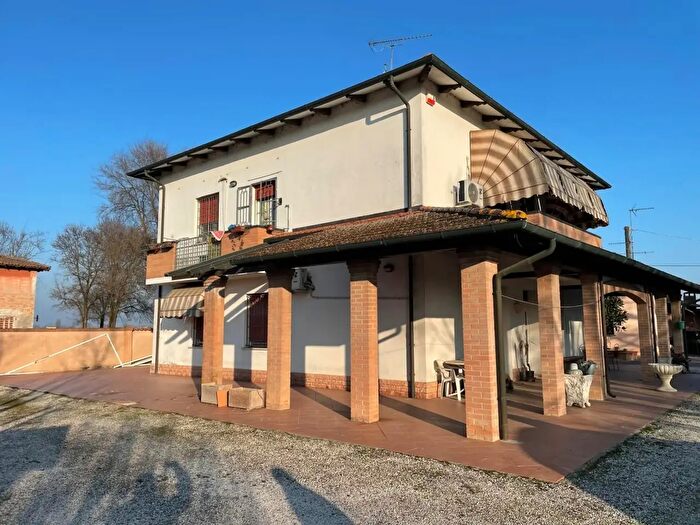 Casa con 5 locali in vendita in Via San Benedetto, San Pietro In Casale