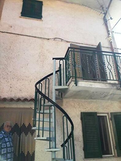 Casa quadrilocale in vendita in Massa