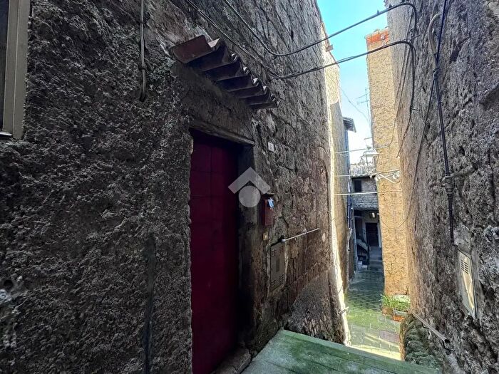 Appartamento trilocale in vendita in Via Gioacchino Rossini, Caprarola
