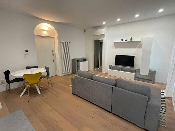 Appartamento bilocale in affitto in Via Francesco Burlamacchi, Porta Romana Medaglie d'Oro, Milano