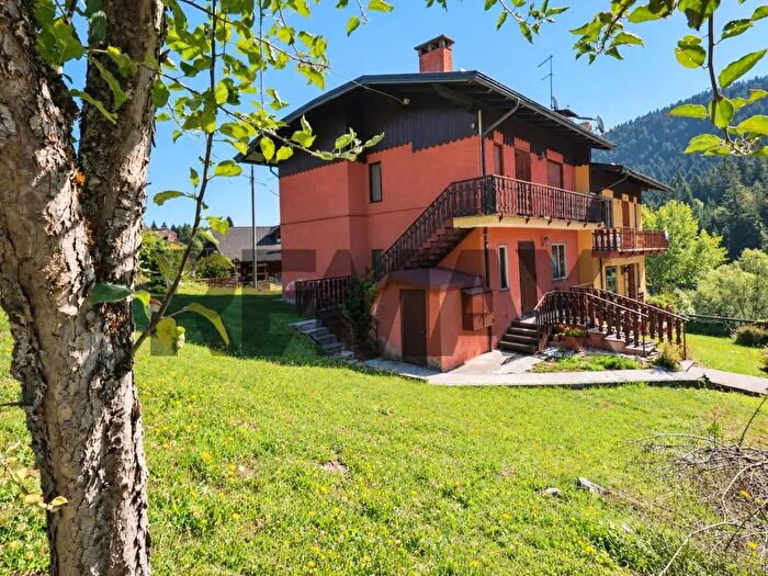 Appartamento con 5 locali in vendita in Roana