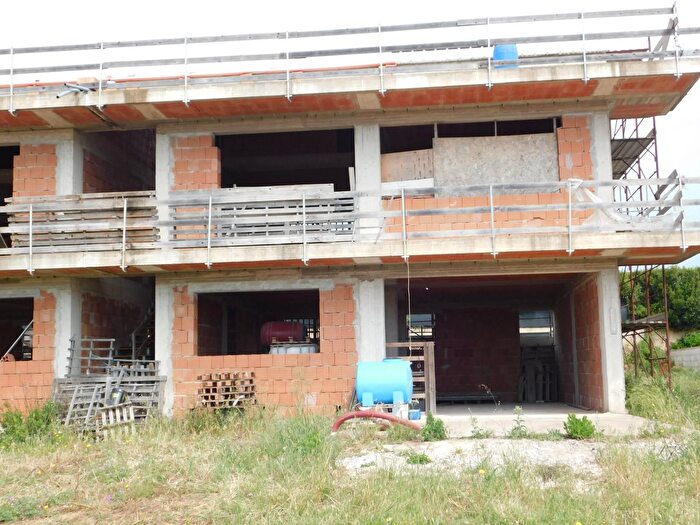 Casa con 8 locali in vendita in Ragusa