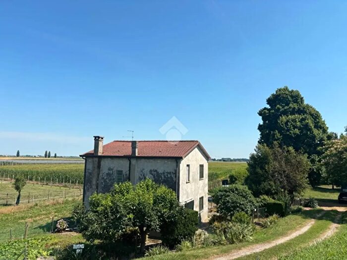 Casa quadrilocale in vendita in Via a Manzoni, Vescovana