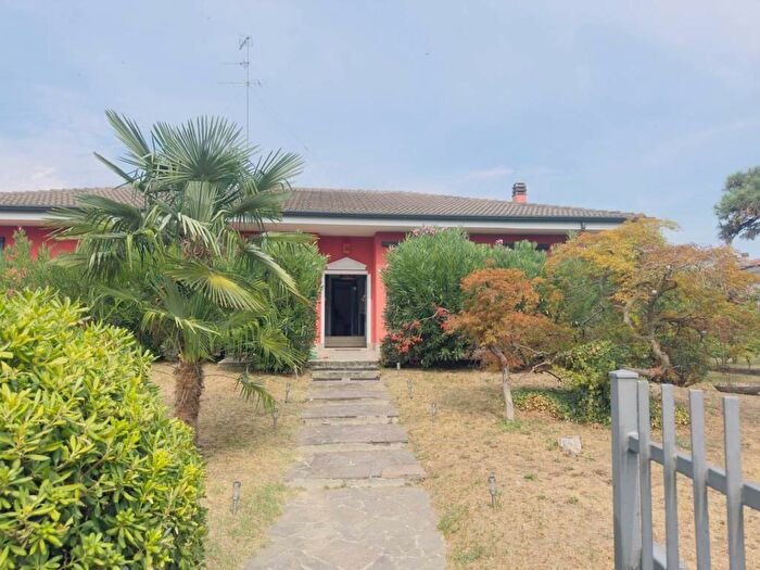 Casa con 5 locali in affitto in Via Valle d'Aosta, Sesto Ulteriano, San Giuliano Milanese