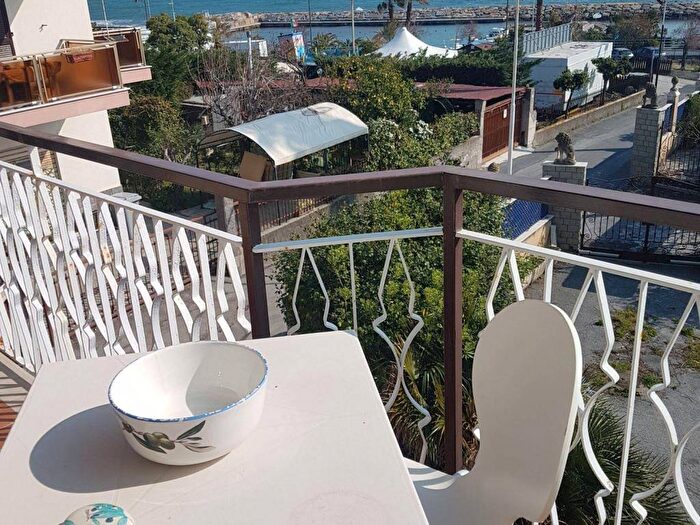 Appartamento trilocale in affitto in Via Porta Rossa, Santo Stefano al Mare