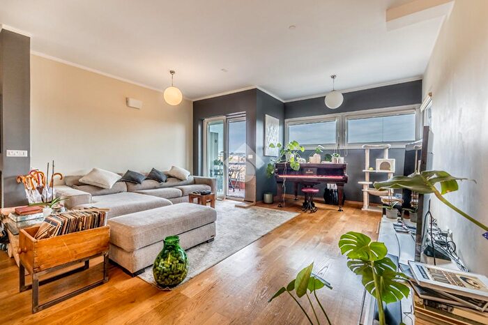 Appartamento quadrilocale in vendita in Via Veientana, Roma