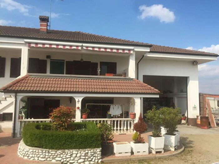 Casa con 8 locali in vendita in Viotto, Scalenghe