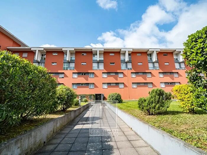 Appartamento trilocale in affitto in Viale Montegrappa, Lecco