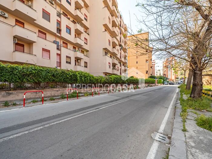 Appartamento quadrilocale in vendita in Via Remo Sandron, Palermo