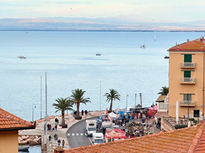 Appartamento trilocale in vendita in Via Francesco Carchidio, Monte Argentario