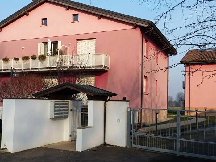 Appartamento trilocale in affitto in Strada Torchio, Case Gaiffa, Fontevivo