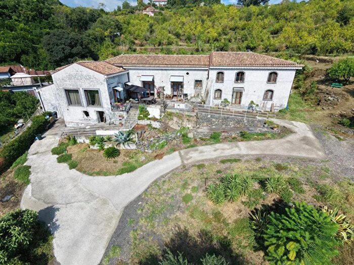 Casa con 10 locali in vendita in Via Zinghirino, Giarre