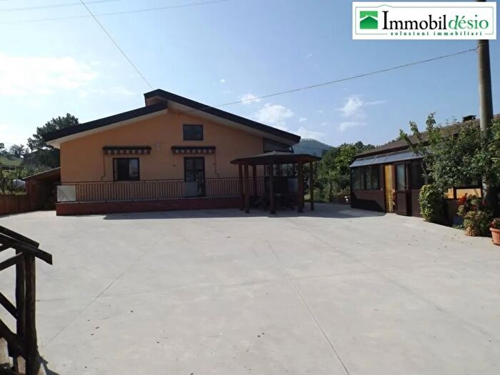 Casa con 7 locali in vendita in Picerno