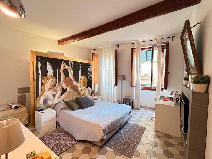 Appartamento trilocale in affitto in Via Pietrapiana, SantAmbrogio, Firenze