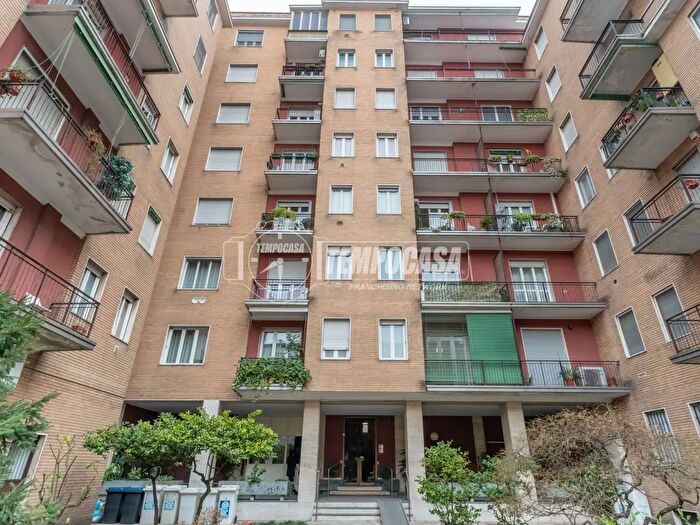 Appartamento trilocale in vendita in Via Ruggero Bonghi, Milano