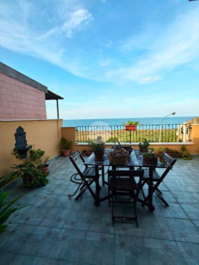 Casa trilocale in vendita in Via Messina Marine, Palermo